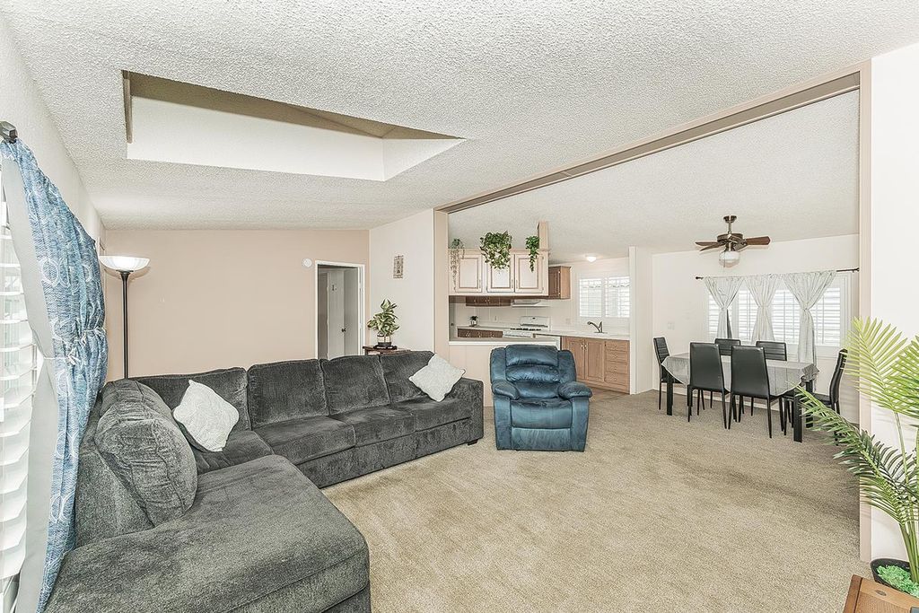 Image 10 of property listing at 1551 6th Ave # 35, Kingsburg, CA 93631