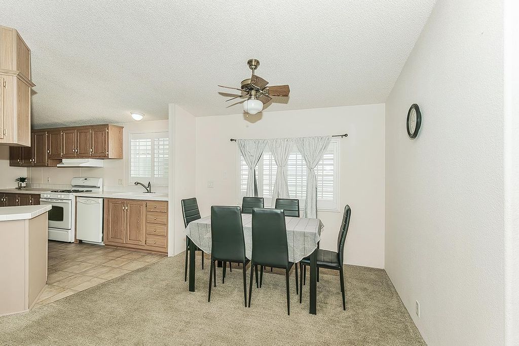 Image 11 of property listing at 1551 6th Ave # 35, Kingsburg, CA 93631