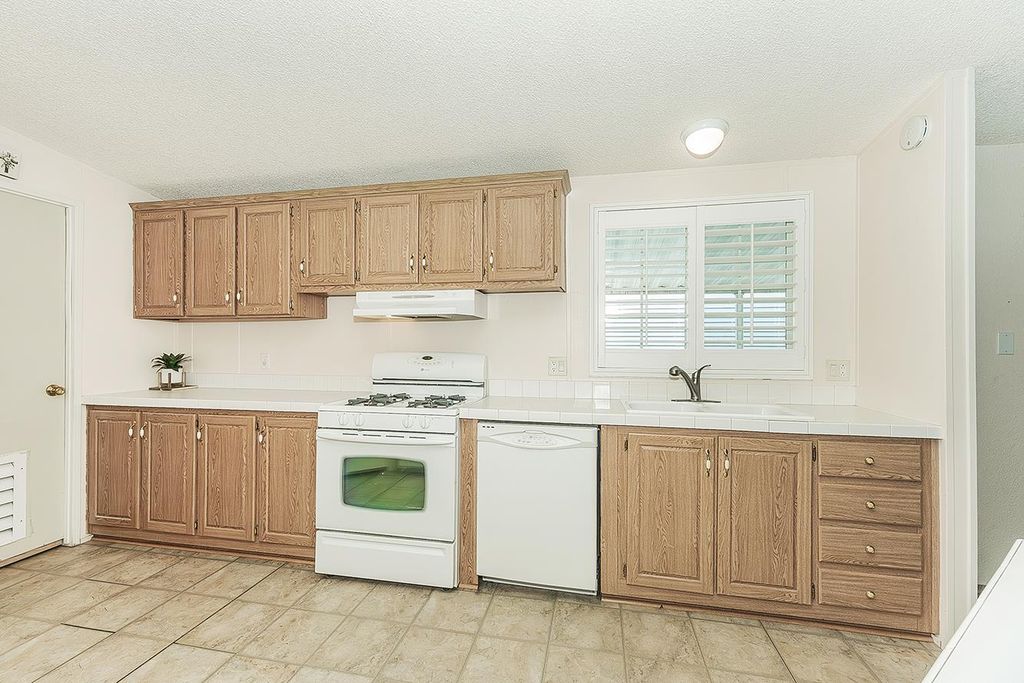 Image 13 of property listing at 1551 6th Ave # 35, Kingsburg, CA 93631