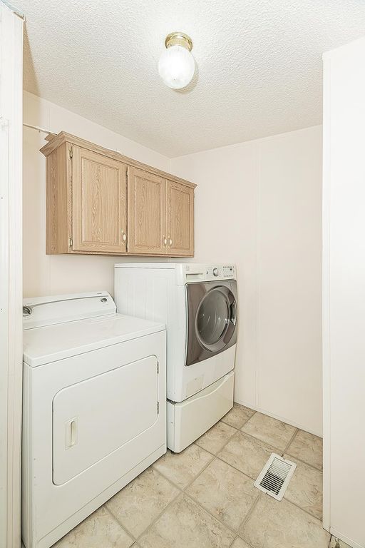 Image 16 of property listing at 1551 6th Ave # 35, Kingsburg, CA 93631
