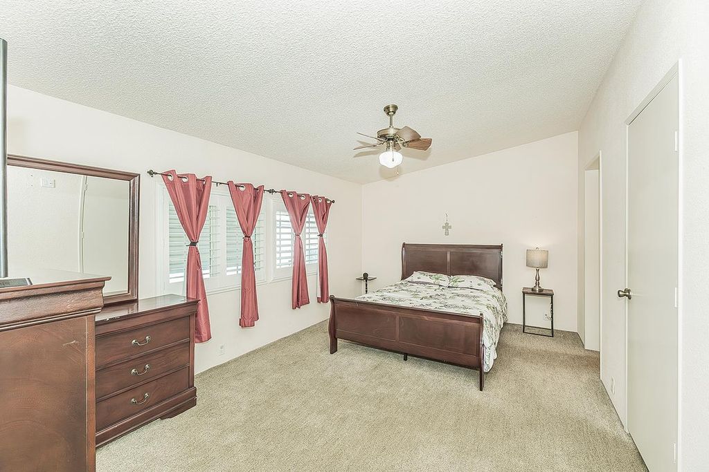 Image 17 of property listing at 1551 6th Ave # 35, Kingsburg, CA 93631
