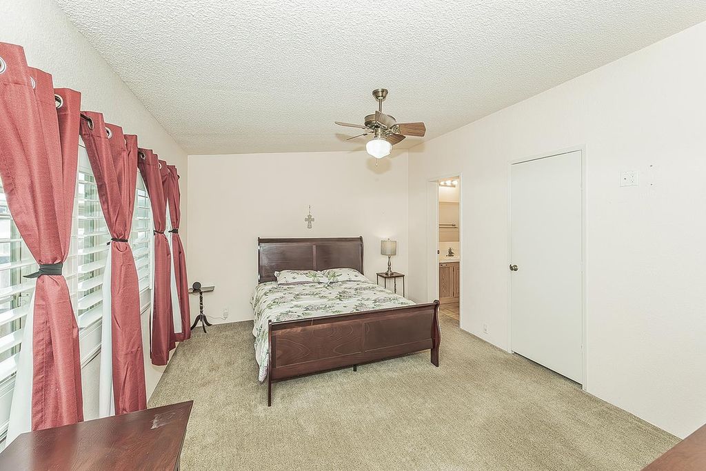 Image 18 of property listing at 1551 6th Ave # 35, Kingsburg, CA 93631