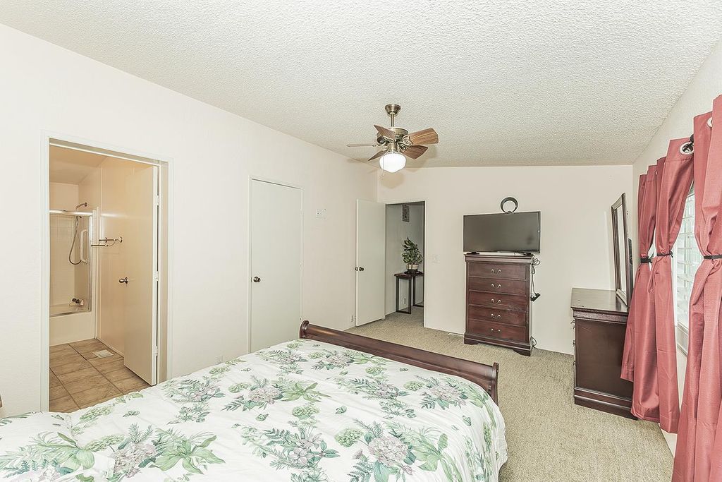 Image 19 of property listing at 1551 6th Ave # 35, Kingsburg, CA 93631