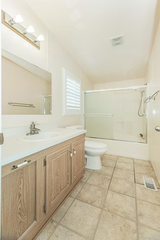 Image 20 of property listing at 1551 6th Ave # 35, Kingsburg, CA 93631