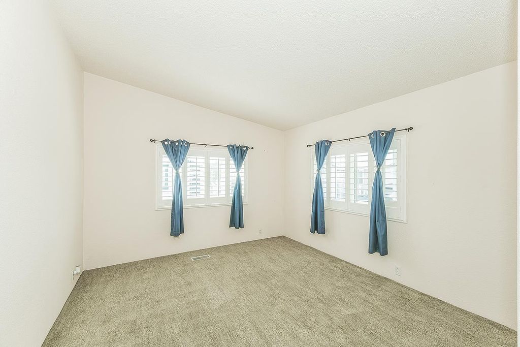 Image 21 of property listing at 1551 6th Ave # 35, Kingsburg, CA 93631