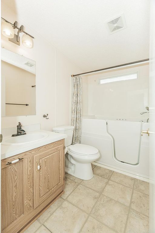 Image 23 of property listing at 1551 6th Ave # 35, Kingsburg, CA 93631