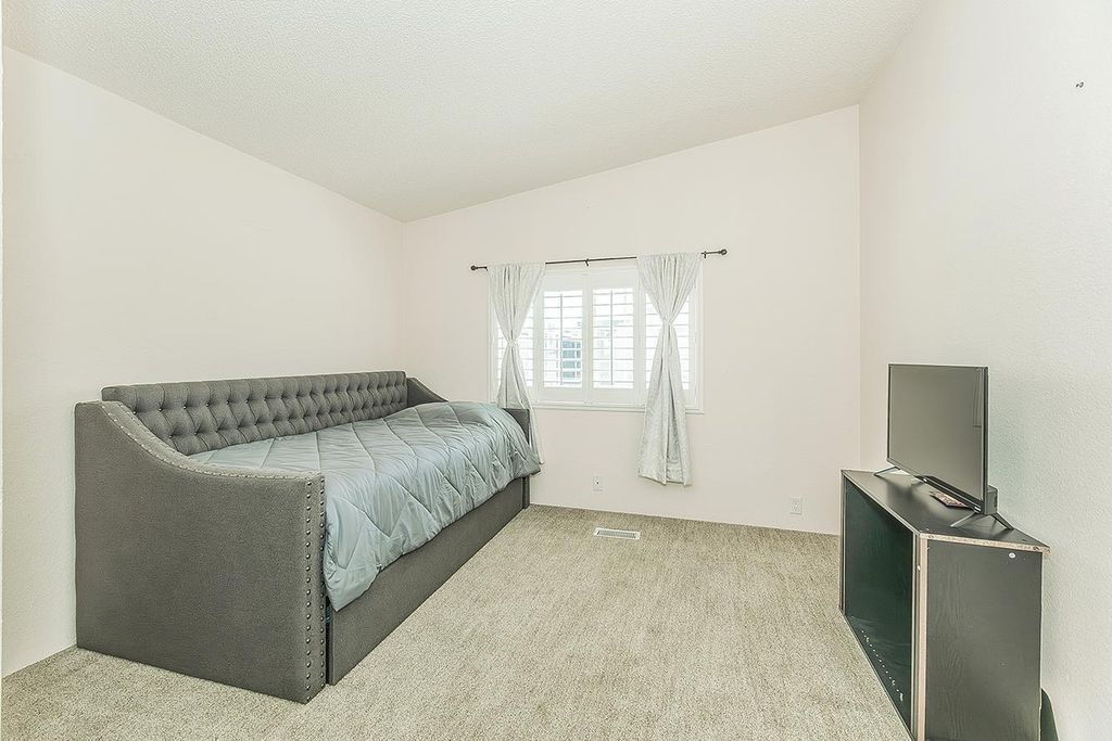 Image 25 of property listing at 1551 6th Ave # 35, Kingsburg, CA 93631
