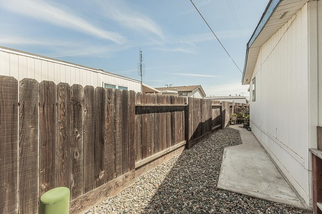 Image 27 of property listing at 1551 6th Ave # 35, Kingsburg, CA 93631