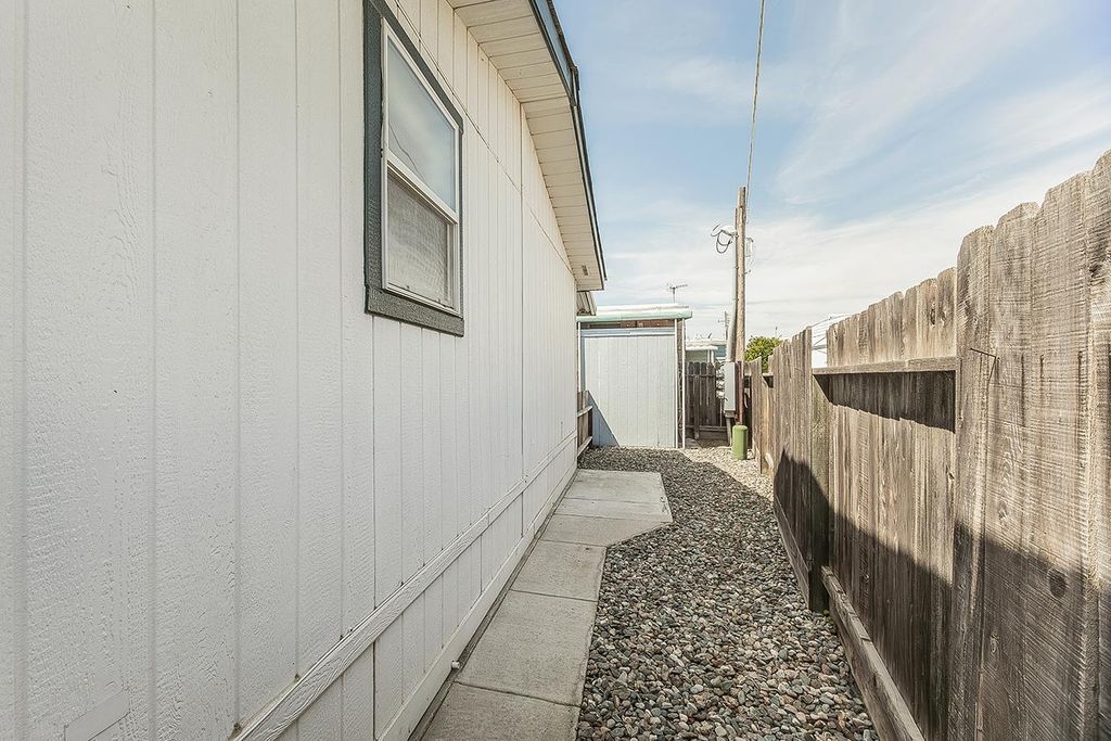 Image 28 of property listing at 1551 6th Ave # 35, Kingsburg, CA 93631