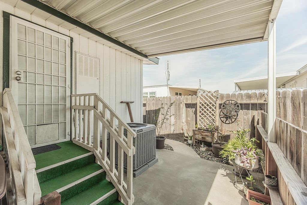 Image 29 of property listing at 1551 6th Ave # 35, Kingsburg, CA 93631