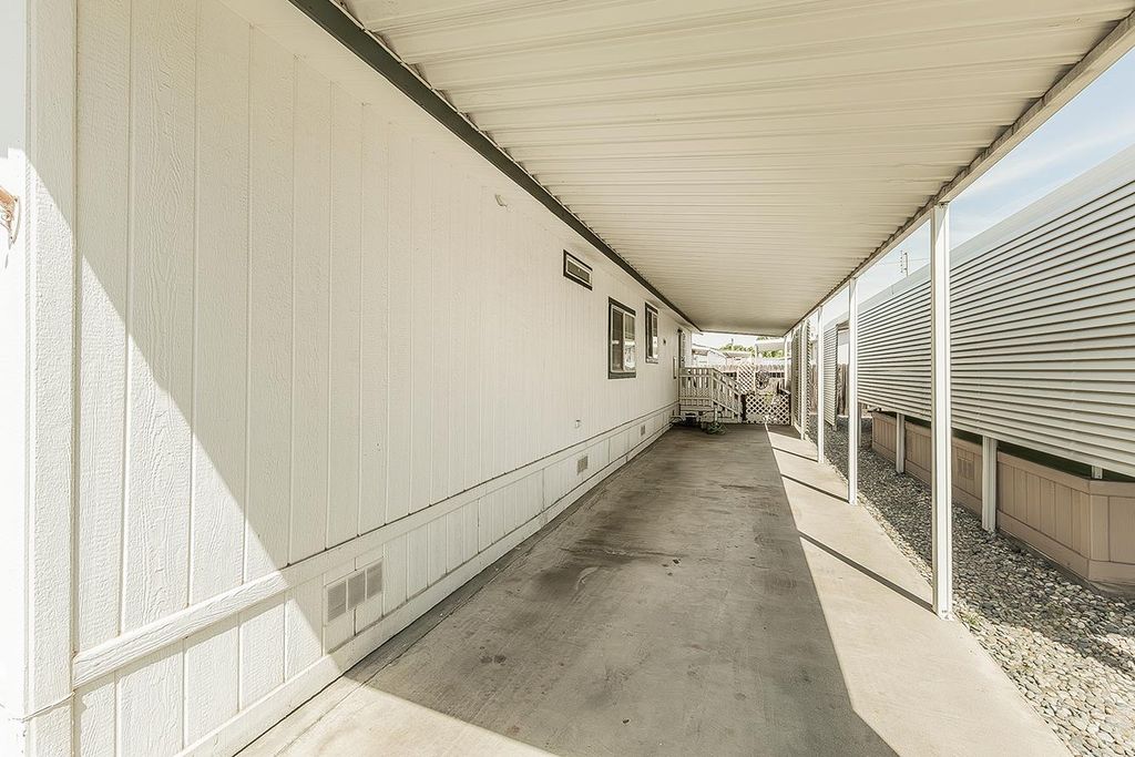 Image 31 of property listing at 1551 6th Ave # 35, Kingsburg, CA 93631