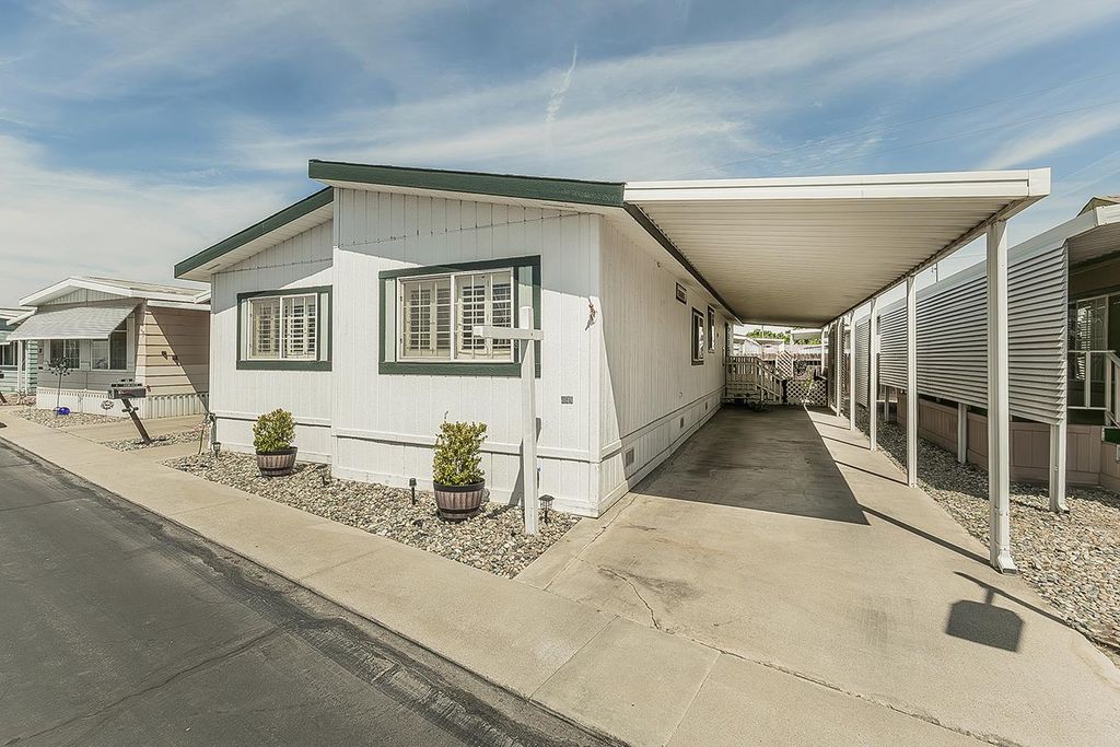 Image 32 of property listing at 1551 6th Ave # 35, Kingsburg, CA 93631