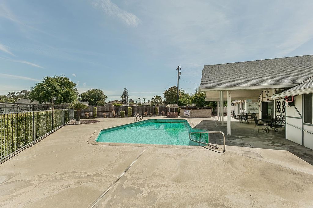 Image 33 of property listing at 1551 6th Ave # 35, Kingsburg, CA 93631