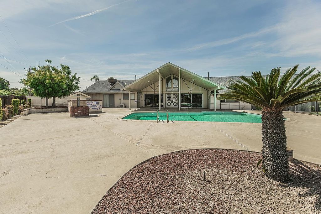 Image 34 of property listing at 1551 6th Ave # 35, Kingsburg, CA 93631