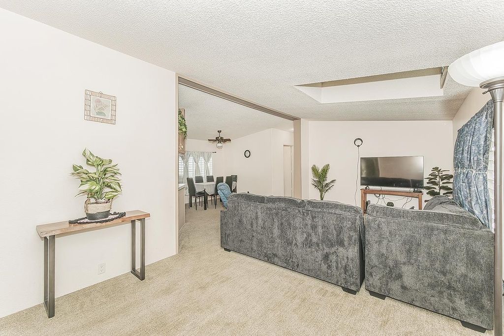 Image 5 of property listing at 1551 6th Ave # 35, Kingsburg, CA 93631