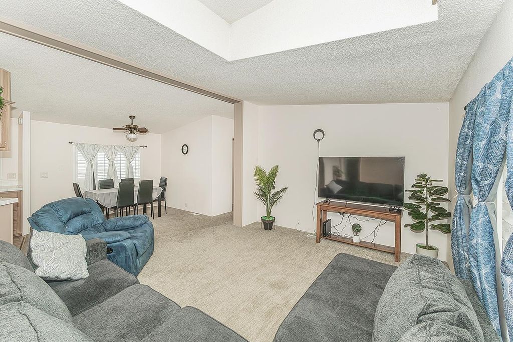 Image 6 of property listing at 1551 6th Ave # 35, Kingsburg, CA 93631