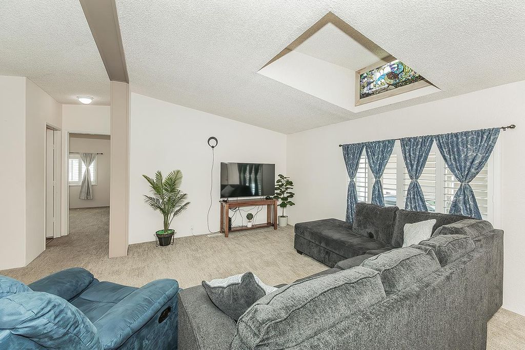 Image 7 of property listing at 1551 6th Ave # 35, Kingsburg, CA 93631