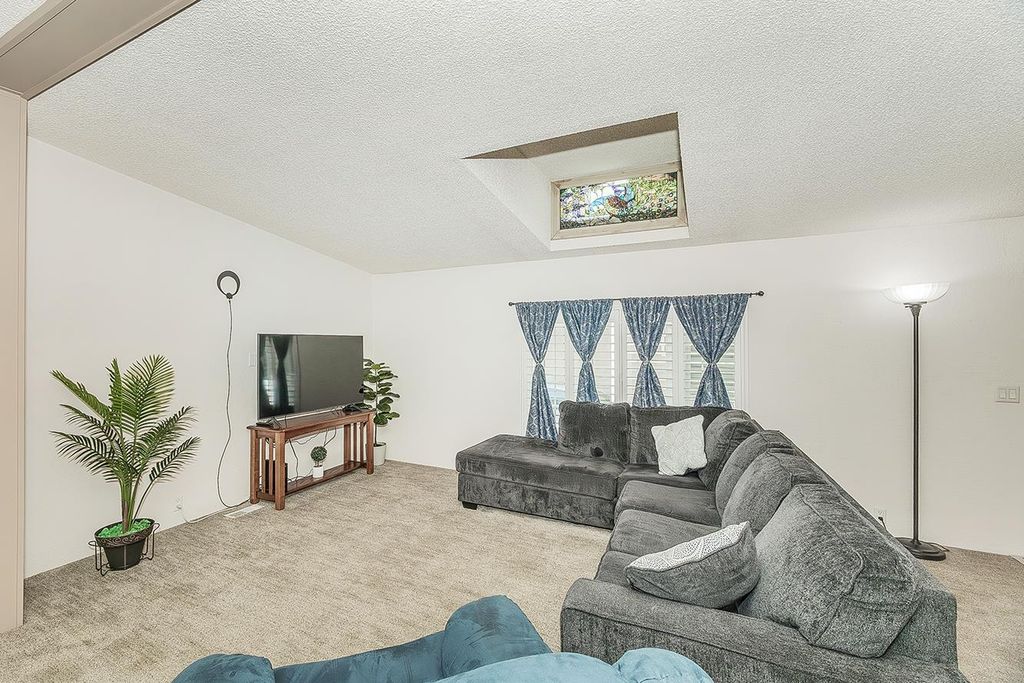 Image 8 of property listing at 1551 6th Ave # 35, Kingsburg, CA 93631