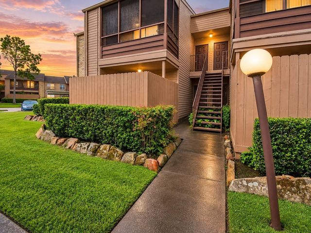 10555 Turtlewood Court 1716, Houston, TX 77072