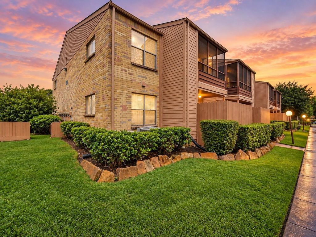 10555 Turtlewood Court 1716, Houston, TX 77072