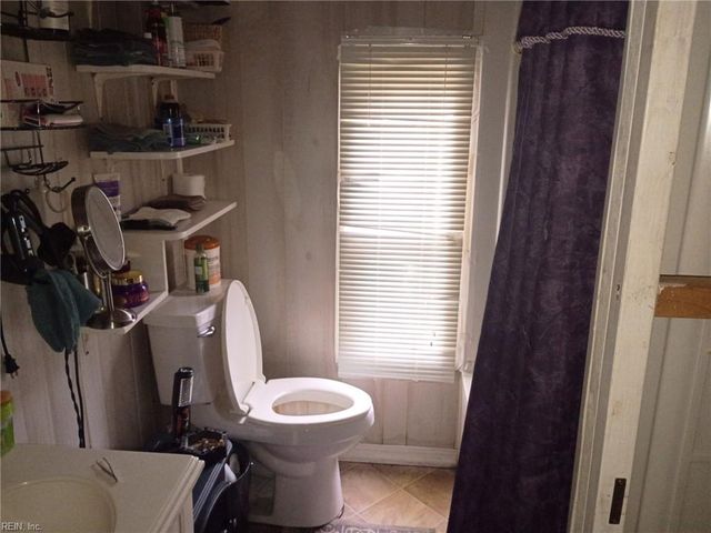 1017 Longstreet LN, Suffolk, VA 23437