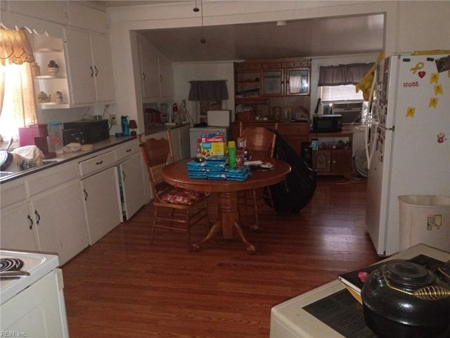 1017 Longstreet LN, Suffolk, VA 23437