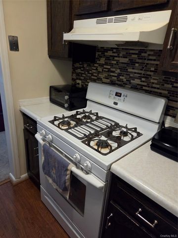 302 Commons Way E, Fishkill, NY 12524