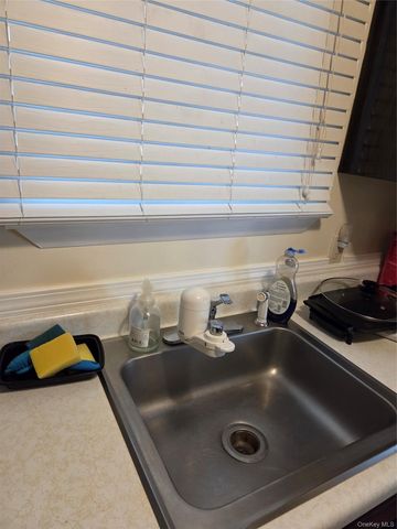 302 Commons Way E, Fishkill, NY 12524