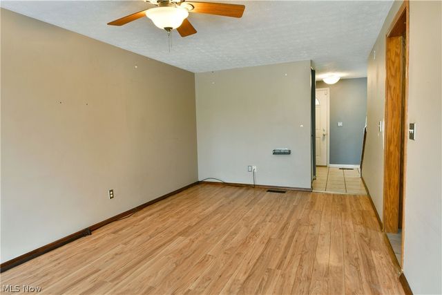 1323 Cedarwood Drive, Mineral Ridge, OH 44440