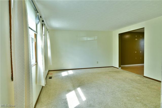 1323 Cedarwood Drive, Mineral Ridge, OH 44440