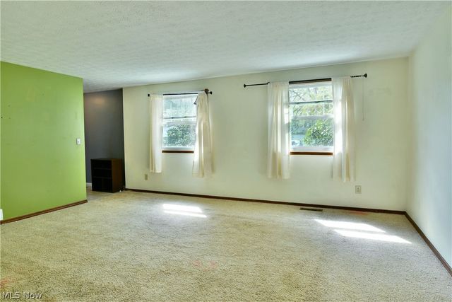 1323 Cedarwood Drive, Mineral Ridge, OH 44440