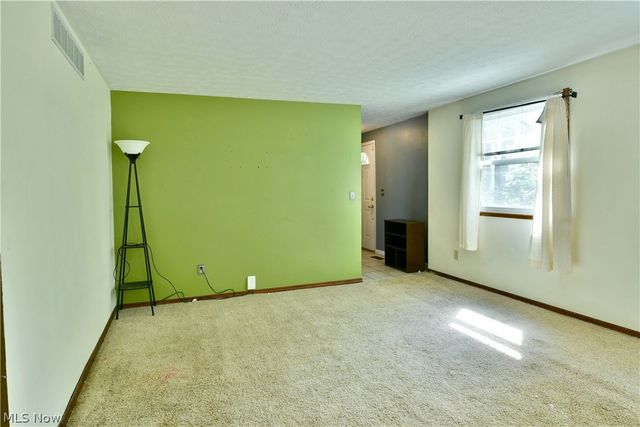 1323 Cedarwood Drive, Mineral Ridge, OH 44440