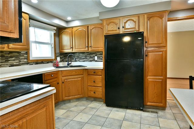 1323 Cedarwood Drive, Mineral Ridge, OH 44440