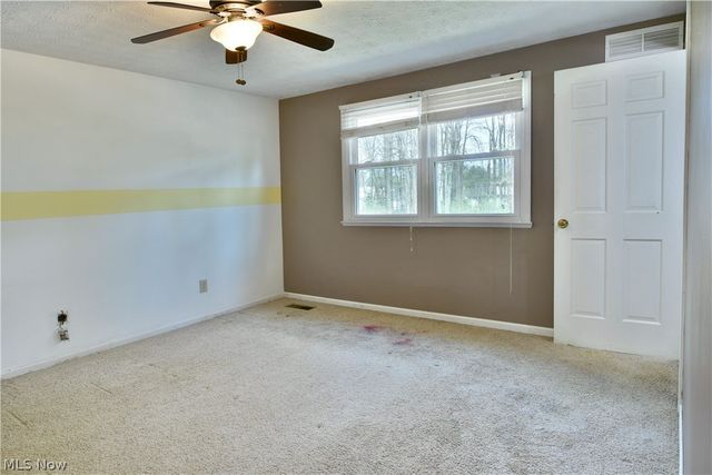 1323 Cedarwood Drive, Mineral Ridge, OH 44440