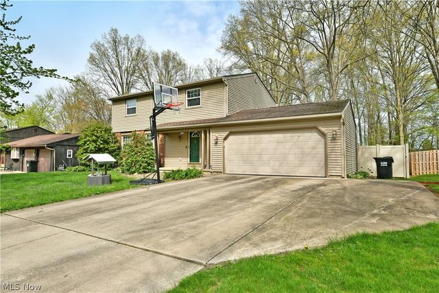 1323 Cedarwood Drive, Mineral Ridge, OH 44440