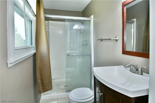 1323 Cedarwood Drive, Mineral Ridge, OH 44440