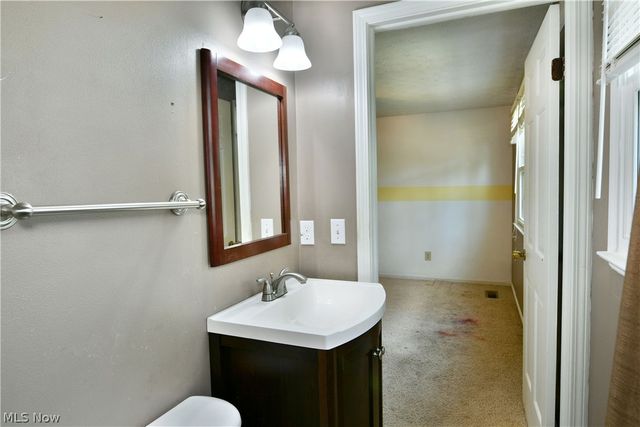 1323 Cedarwood Drive, Mineral Ridge, OH 44440