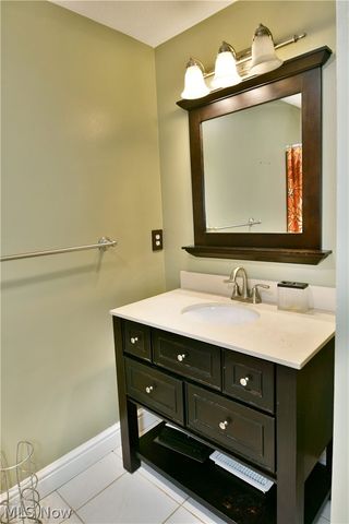 1323 Cedarwood Drive, Mineral Ridge, OH 44440