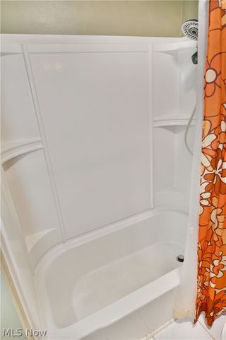 1323 Cedarwood Drive, Mineral Ridge, OH 44440