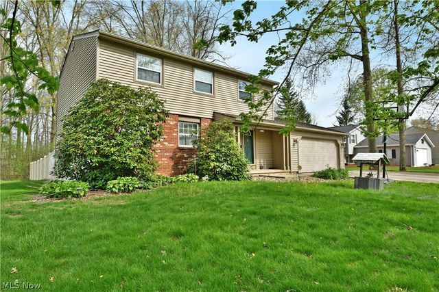 1323 Cedarwood Drive, Mineral Ridge, OH 44440