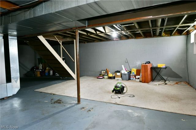 1323 Cedarwood Drive, Mineral Ridge, OH 44440