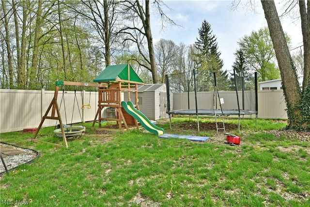 1323 Cedarwood Drive, Mineral Ridge, OH 44440