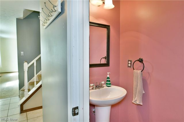 1323 Cedarwood Drive, Mineral Ridge, OH 44440