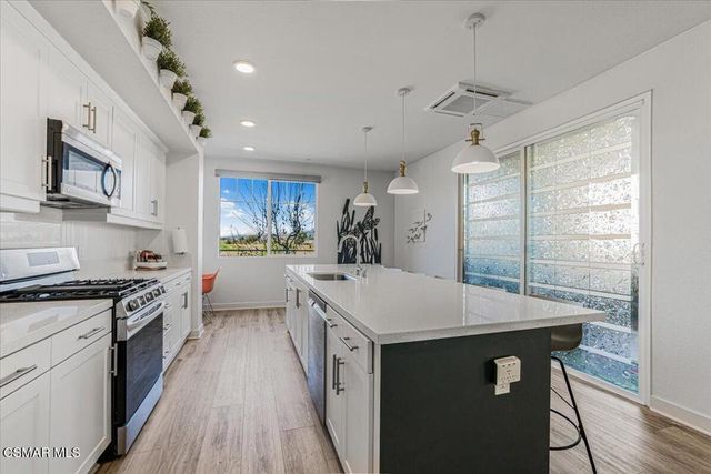 2870 Wagon Wheel Road 203, Oxnard, CA 93036