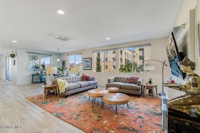 2870 Wagon Wheel Road 203, Oxnard, CA 93036