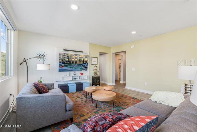 2870 Wagon Wheel Road 203, Oxnard, CA 93036