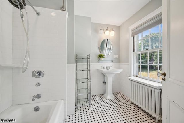 31 Hamilton Rd, Morristown Town, NJ 07960