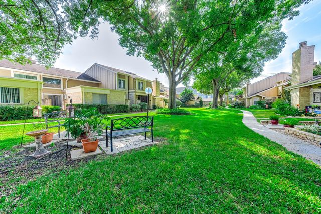 11609 Village Place Drive, Houston, TX 77077