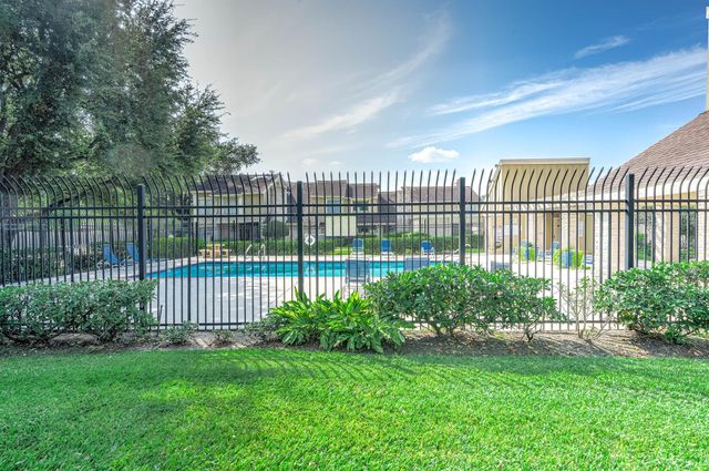 11609 Village Place Drive, Houston, TX 77077