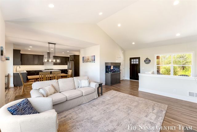 17940 Cove Street, Spring Lake, MI 49456